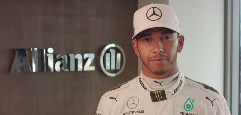 Lewis Hamilton de Mercedes-AMG Petronas Motorsport roule pour la prévention routière avec Allianz France