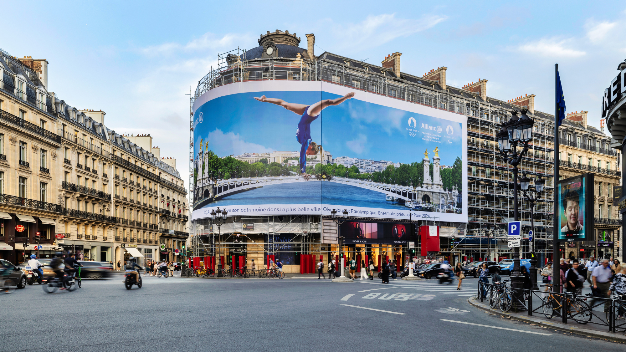 Allianz pare ses agences et ses immeubles des couleurs de Paris 2024